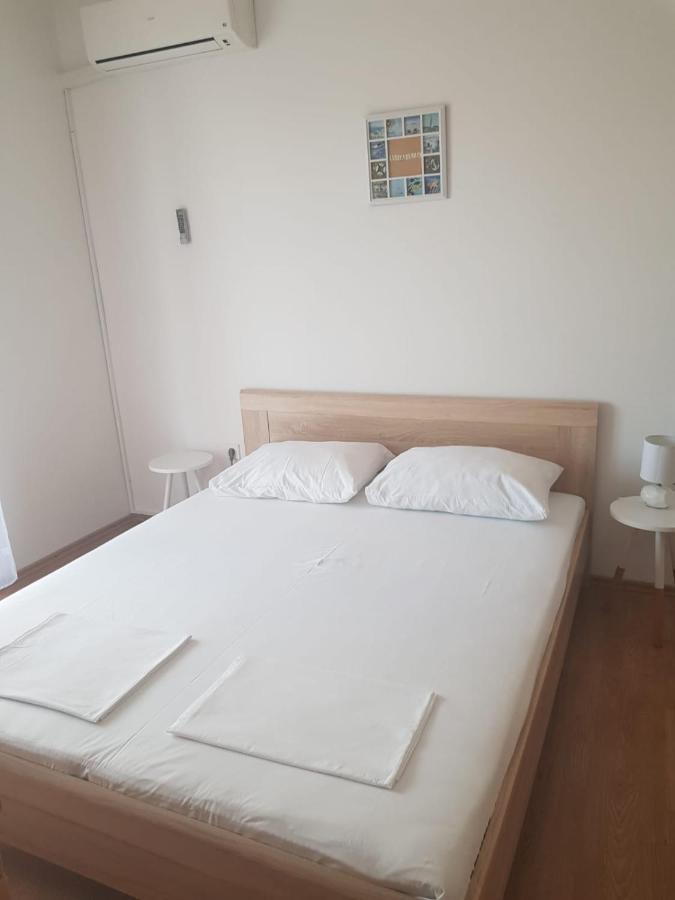 Apartments And Rooms With Parking Space Metajna, Pag - 4120 Buitenkant foto