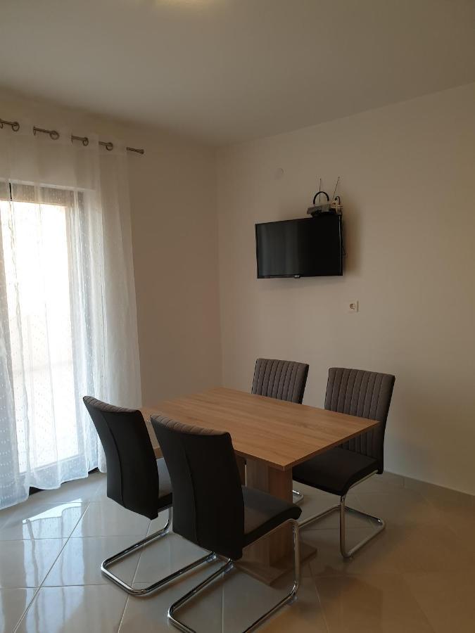 Apartments And Rooms With Parking Space Metajna, Pag - 4120 Buitenkant foto