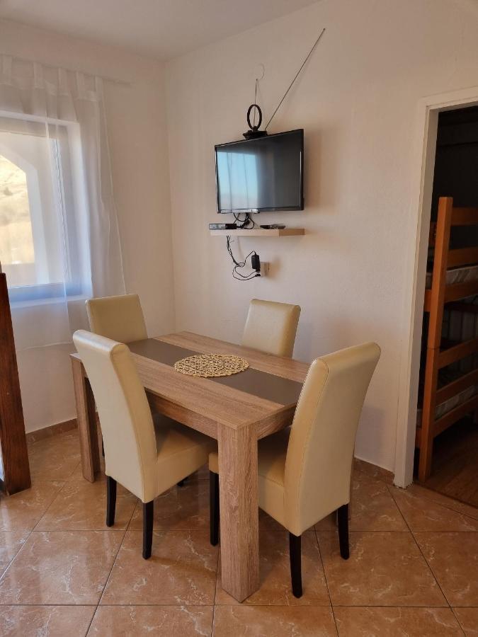 Apartments And Rooms With Parking Space Metajna, Pag - 4120 Buitenkant foto