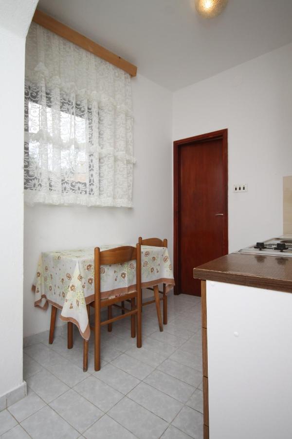 Apartments And Rooms With Parking Space Metajna, Pag - 4120 Buitenkant foto