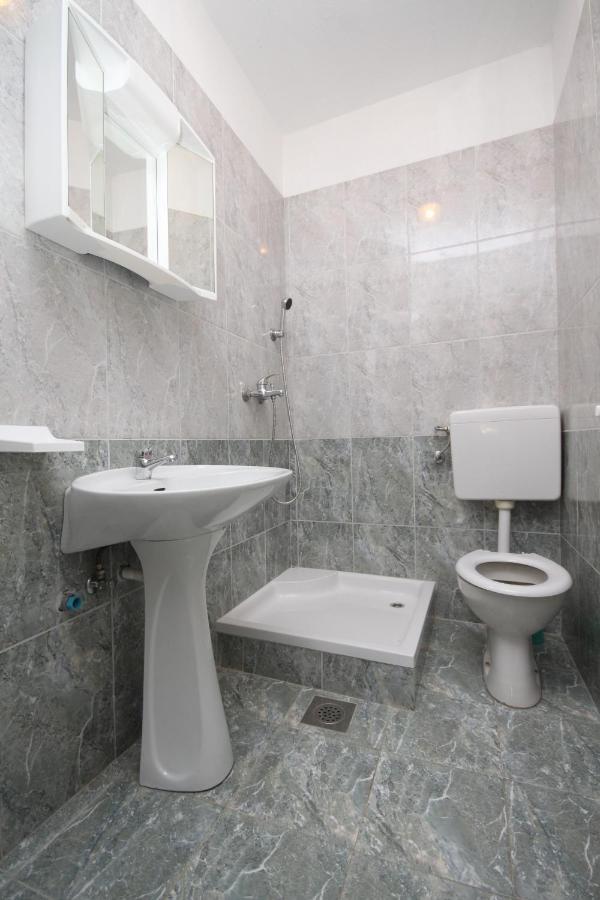 Apartments And Rooms With Parking Space Metajna, Pag - 4120 Buitenkant foto